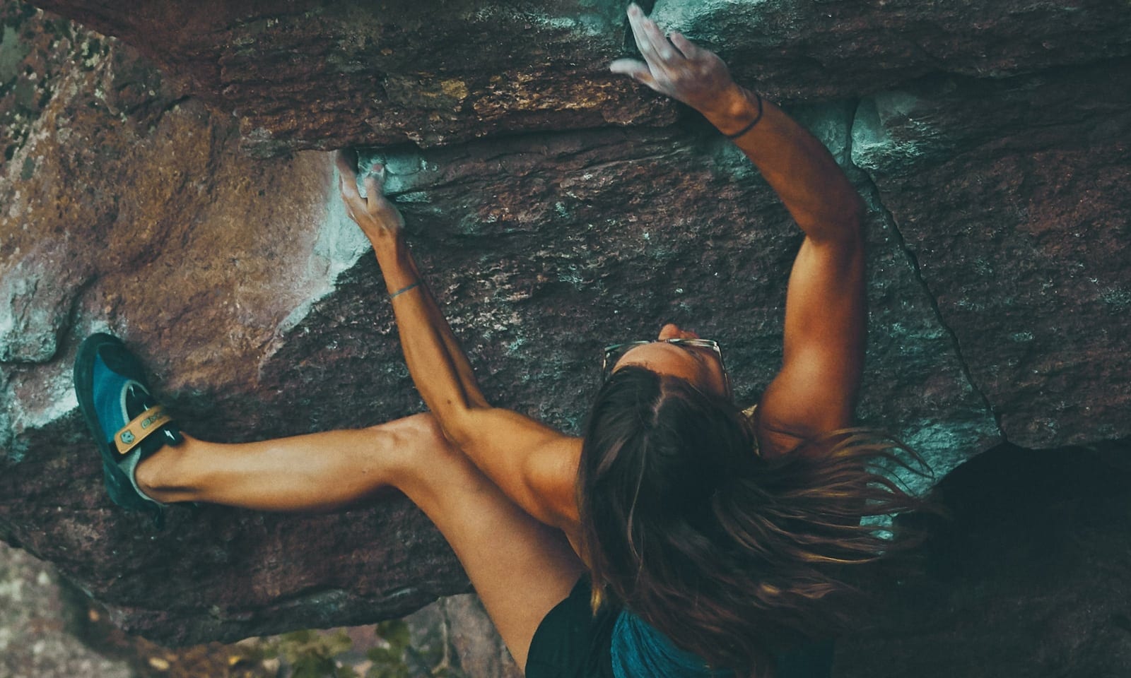 image-women-climbing